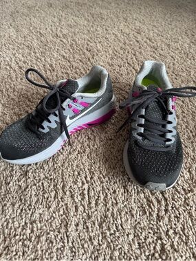 Nike Women's Gray and Pink Athletic Running Shoes